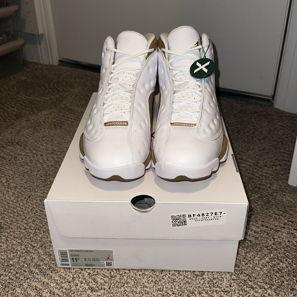 Air Jordan 13 retro size 11 1/2 white/wheat - Picture 3 of 13
